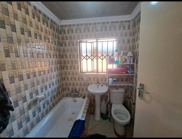 2 BEDROOM HOUSE FOR SALE IN SOSHANGUVE WW